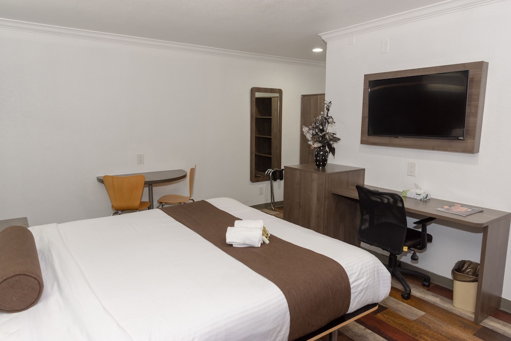 Value Inn Bellflower - photo 12