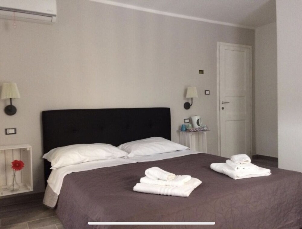 Napoli Vibes Rooms — 4-Star Luxury Hotel in Naples, Italy