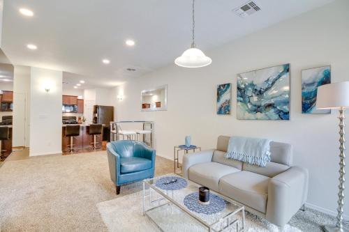 4 Mi to UNM Convenient Albuquerque Townhome