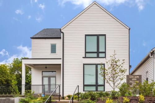 Relaxing Home in East Nash Walk to Shops and Cafes — 4-Star Luxury Hotel in Nashville, United States