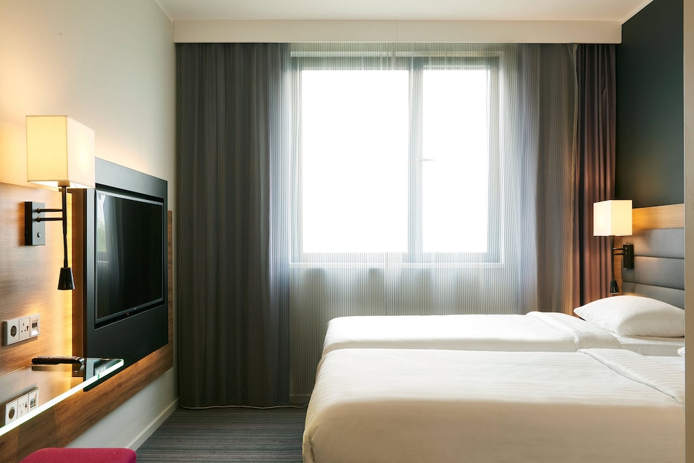 Moxy Paris Charles de Gaulle Airport — hotel in Roissy En France