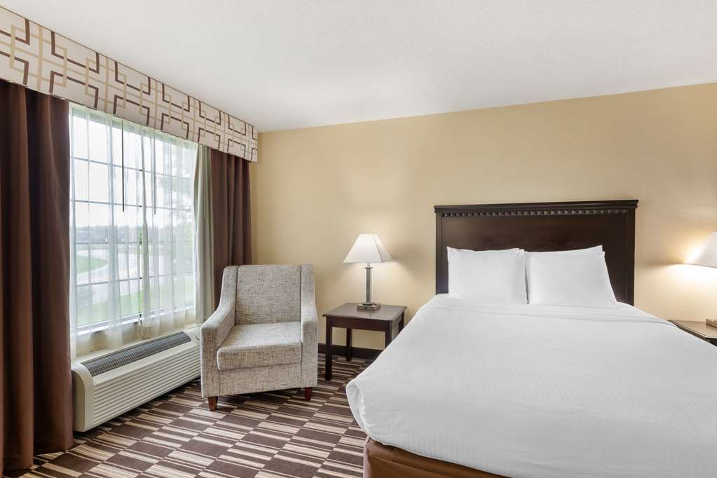 Best Western Plus Victor Inn & Suites - photo 36