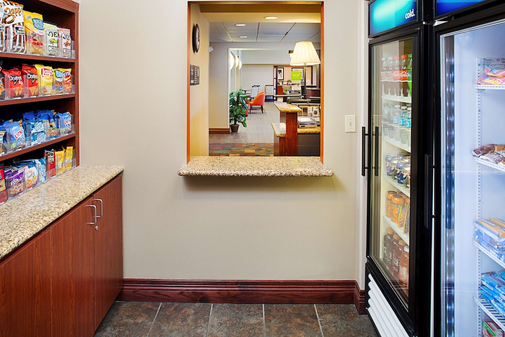 Hampton Inn & Suites Lancaster - photo 25