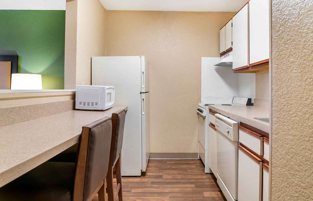 Extended Stay America Select Suites Detroit Warren - photo 19