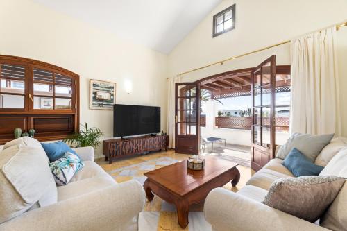 Villa Helen — 4-Star Luxury Hotel in Playa Blanca, Spain
