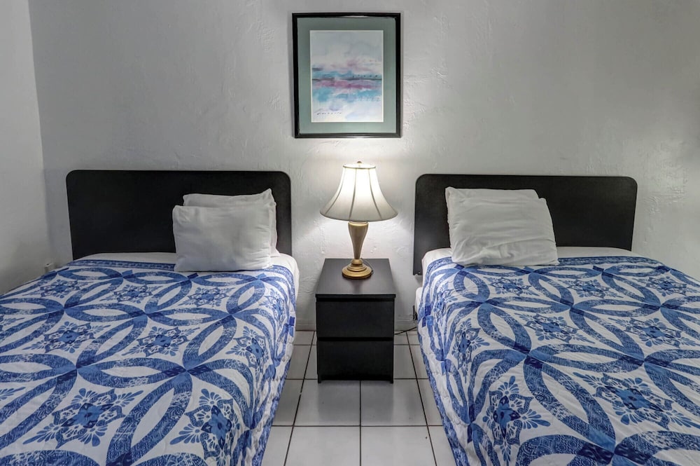 Richard's Motel - photo 12