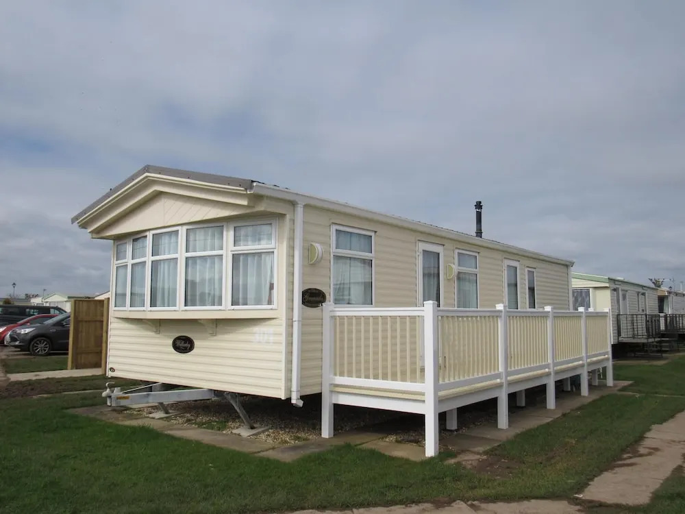 Caravan chapel Skegness With Decking From March in Skegness, United Kingdom