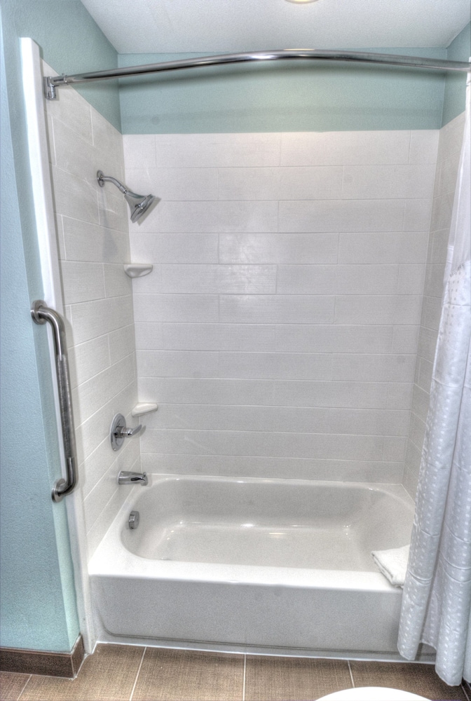 Holiday Inn Express & Suites Austin South by IHG - photo 35