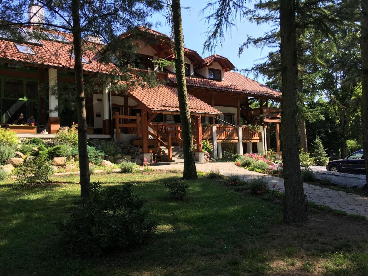 Stajnia Sarnowek Nad Jeziorem Rozany — 4-Star Luxury Hotel in Gardeja, Poland