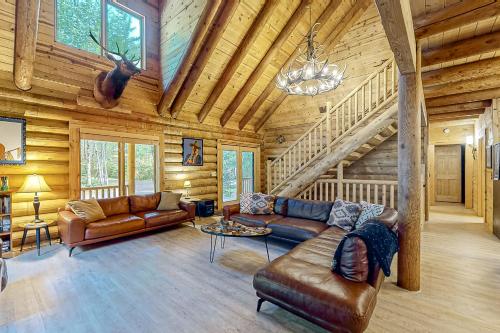 Misty Mountain Lodge — 4-Star Luxury Hotel in Tillamook, United States