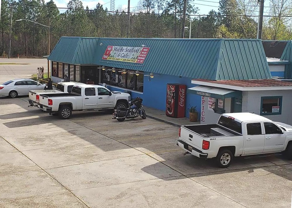 Traveler's Choice Motel - photo 14