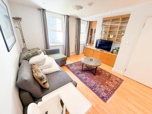 Spacious Detached Houses with FREE PARKING near Little Venice Paddington & Hyde Park by NourNest Apartments — 4-Star Luxury Hotel in London, United Kingdom