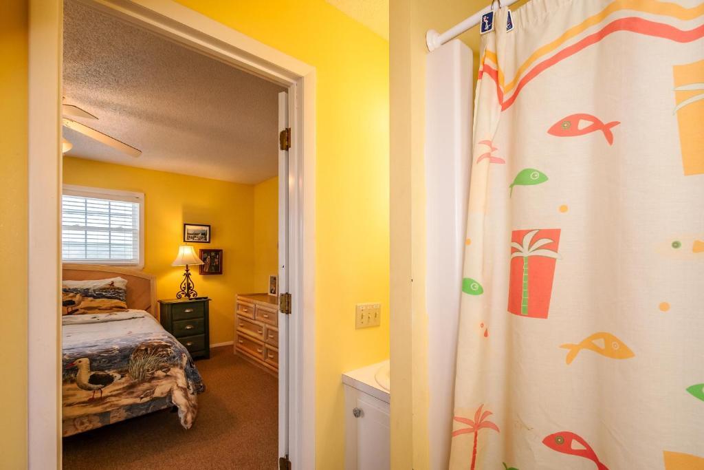 Beach Barn by Oak Island Accommodations - photo 5