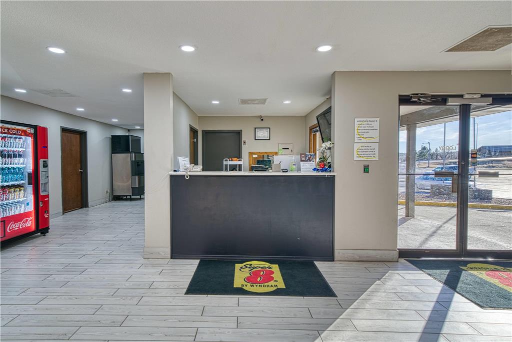 Super 8 by Wyndham Hot Springs - carbon neutral hotel in Hot Springs