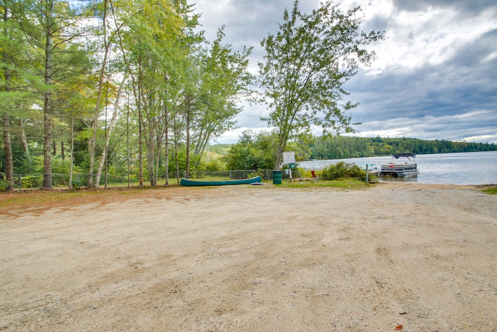 Private Island with 2 Cottages on Kezar Lake — hotel in Stoneham