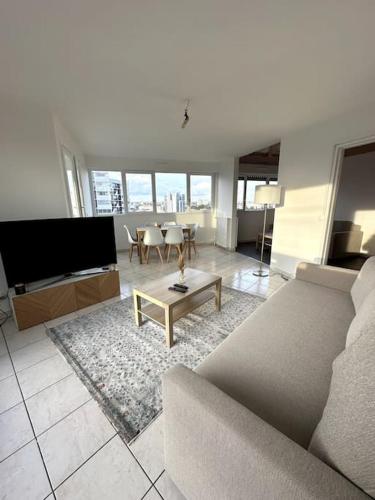 Superbe T4 Vue Metro Commerces — hotel in Creteil