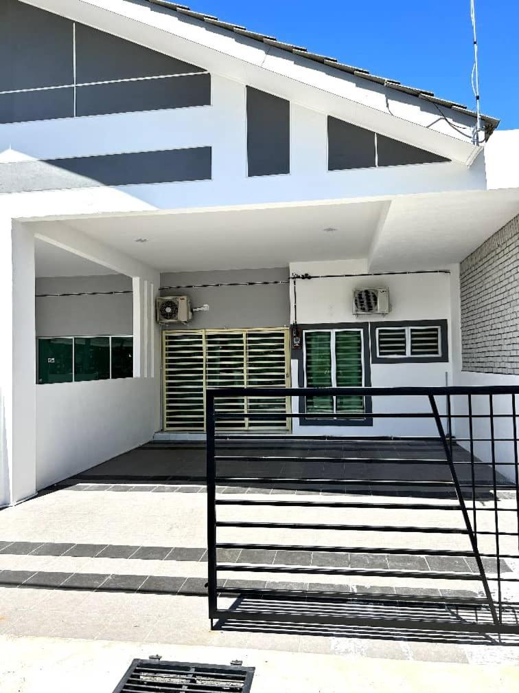 Zh homestay teluk batik — Lumut — photo 2