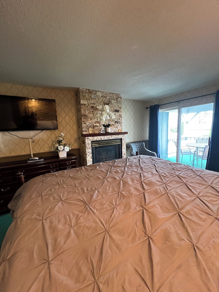 Webb's Year Round Resort - photo 10
