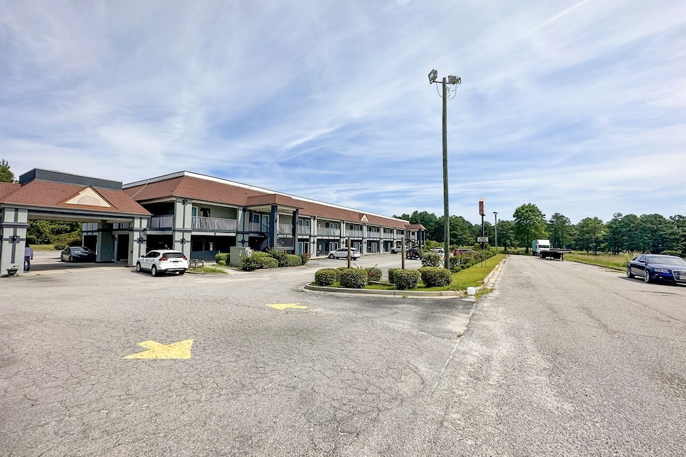 Executive Inn Ridgeway I 77 - photo 23