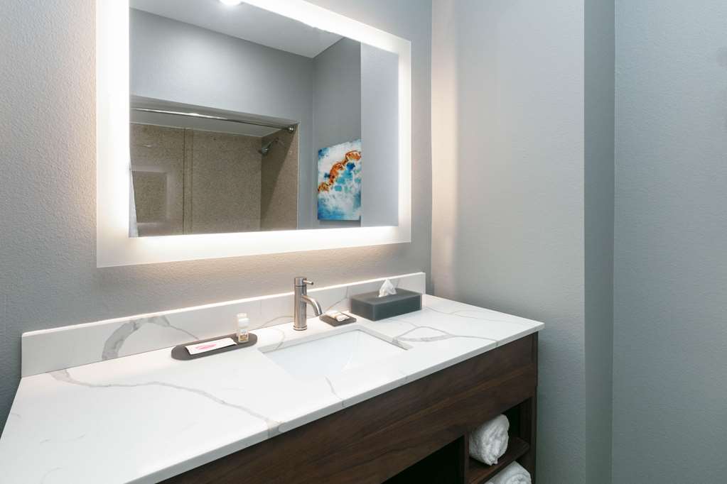 La Quinta Inn & Suites by Wyndham Jacksonville TX - photo 12