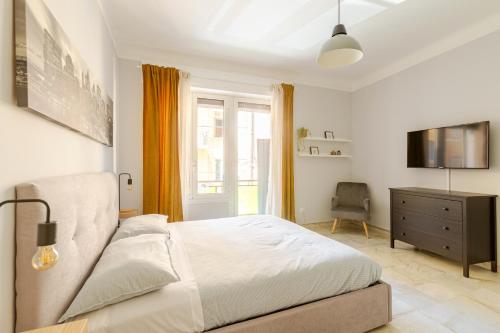 2 Camere Indipendenti in Pieno Centro Con Veranda — 4-Star Luxury Hotel in San Remo, Italy
