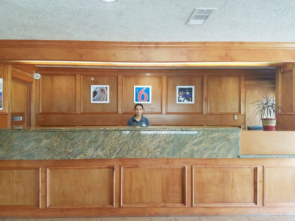 Motel 6 Alvin TX - photo 4