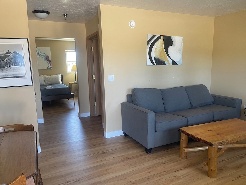 The Kingsley Suites - photo 12