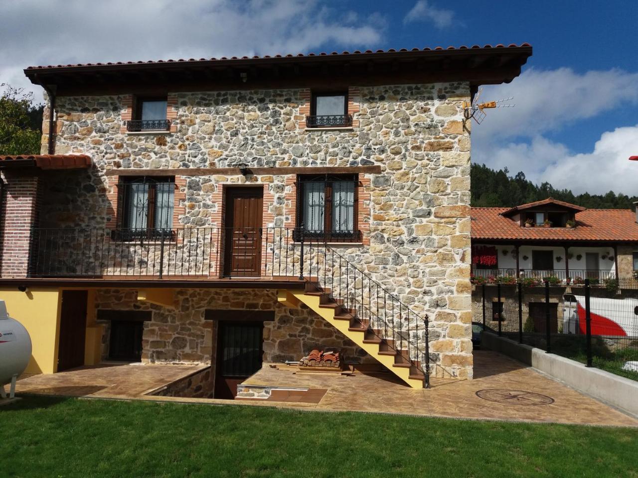 La Casuca - carbon neutral hotel in Rasines