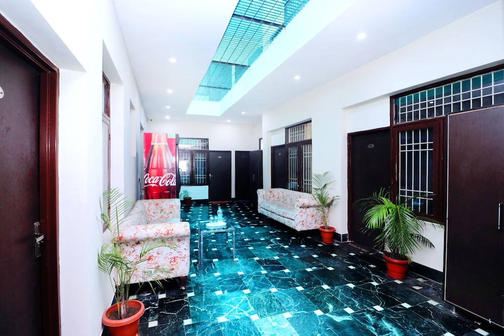 Oyo 40846 Jm Plaza