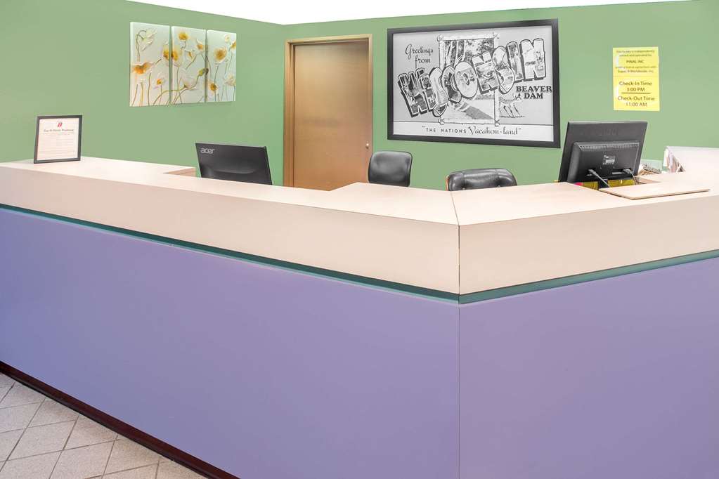 Super 8 by Wyndham Beaver Dam - photo 3