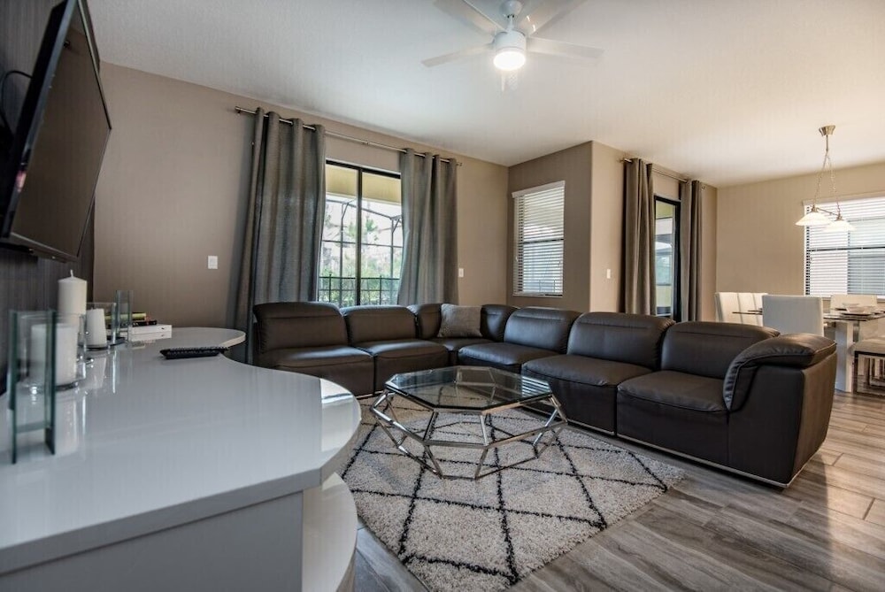 6 Bdrm 5 Bath in Solterra Resort - photo 14