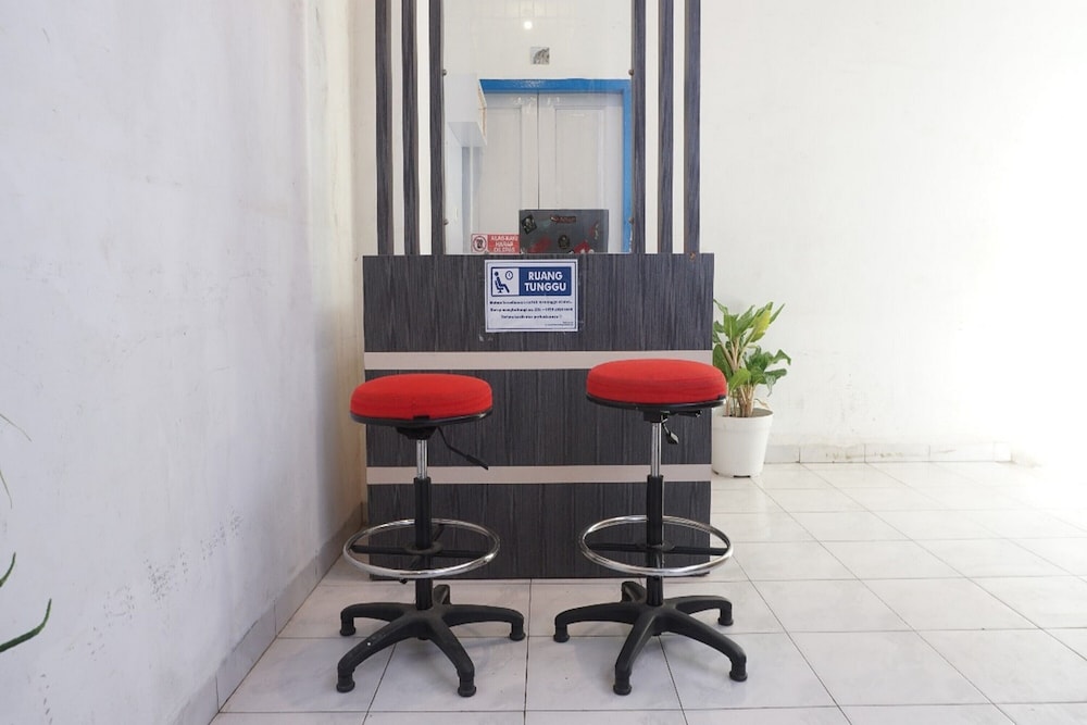 Hotel O Qq Kost Near Pantai Kebesaran Beach — Palopo