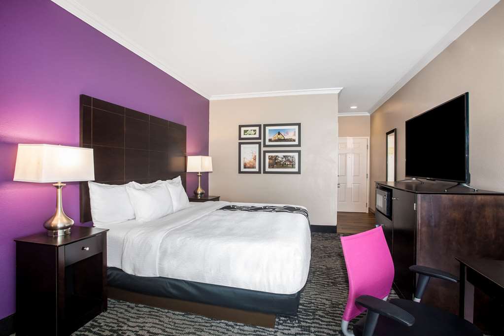 La Quinta Inn & Suites by Wyndham Columbus TX - photo 25