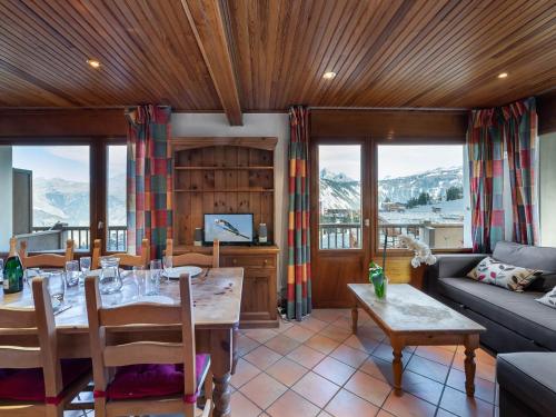 Appartement Courchevel 1850 4 pièces 6 personnes FR 1 564 35 — 4-Star Luxury Hotel in Courchevel, France