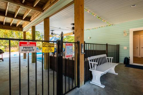 A Sloth's Retreat by Oak Island Accommodations - photo 14