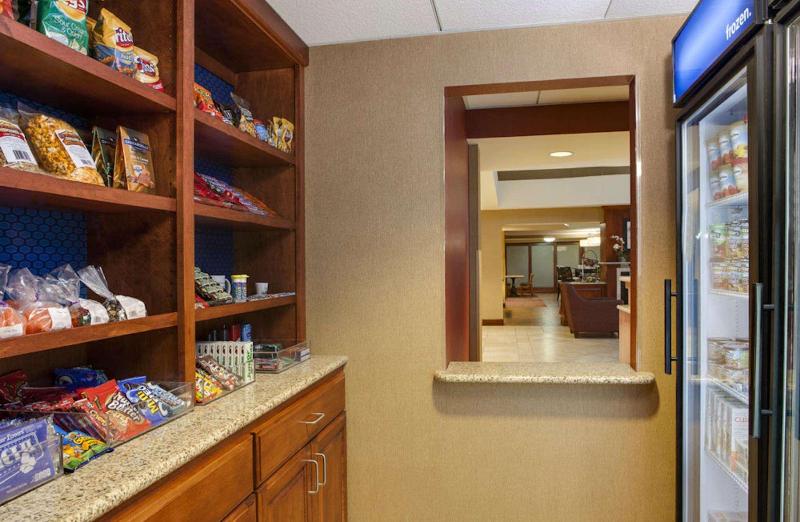 Hampton Inn Dubuque - photo 49