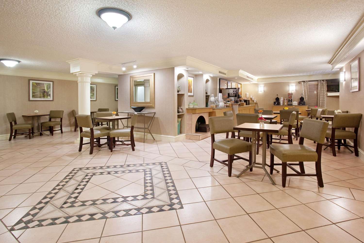 La Quinta Inn by Wyndham Denver Central - photo 12