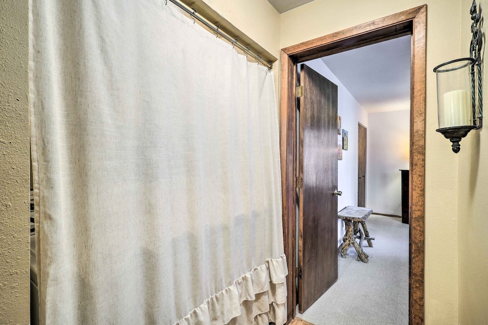 Rustic Condo with Deck Less Than 1 Mi to Angel Fire Resort - photo 5