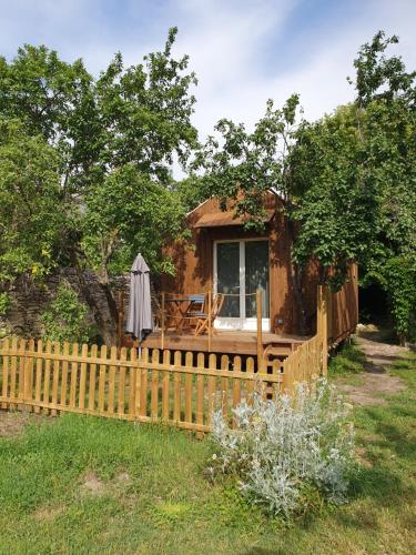 Studio En Bois Independant Avec Terrasse Et Jardin — Villevieille