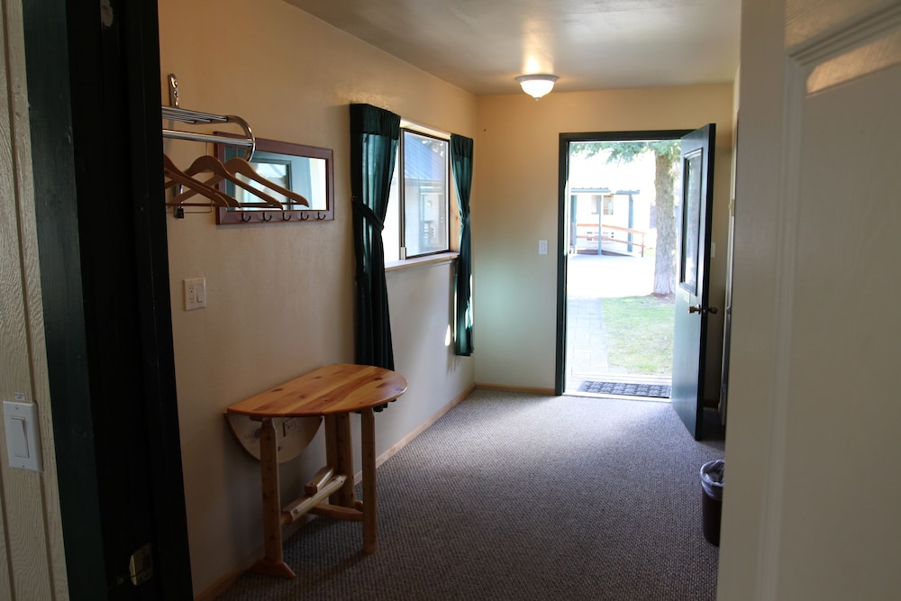 Lakeside Resort and Motel - photo 38