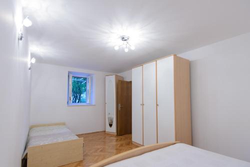 Apartment Ema