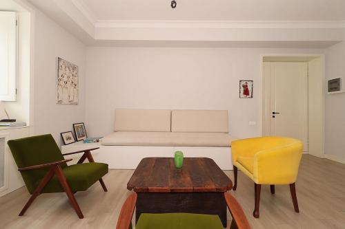 Mtatsminda Cozy Apt: Central & Comfy By Wehost