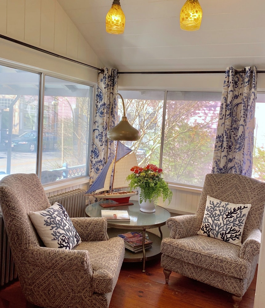 The Oak Bluffs Inn - photo 4