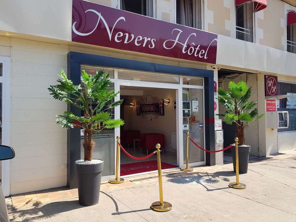 Nevers Hotel — Nevers
