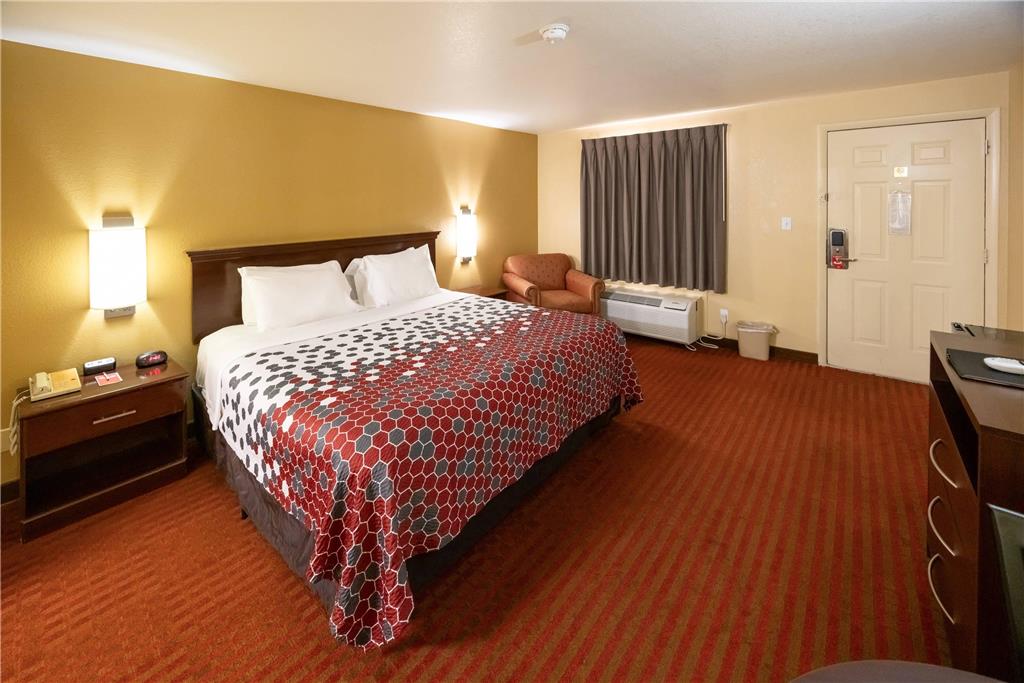 Econo Lodge McAlester - photo 20