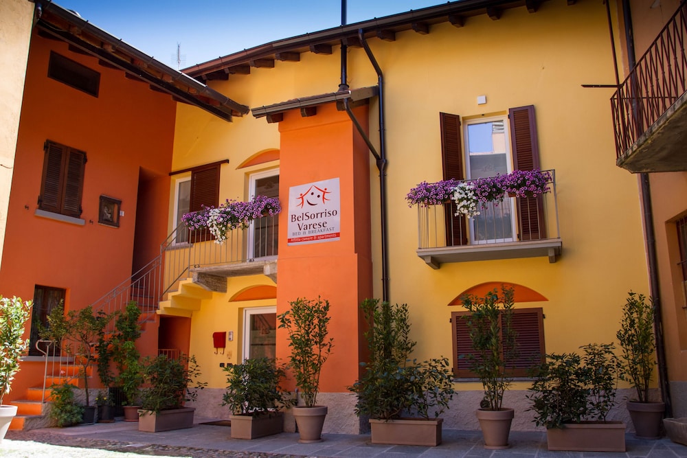 Bel Sorriso Varese Dormire Felice Rooms & Apartments — 4-Star Luxury Hotel in Varese, Italy