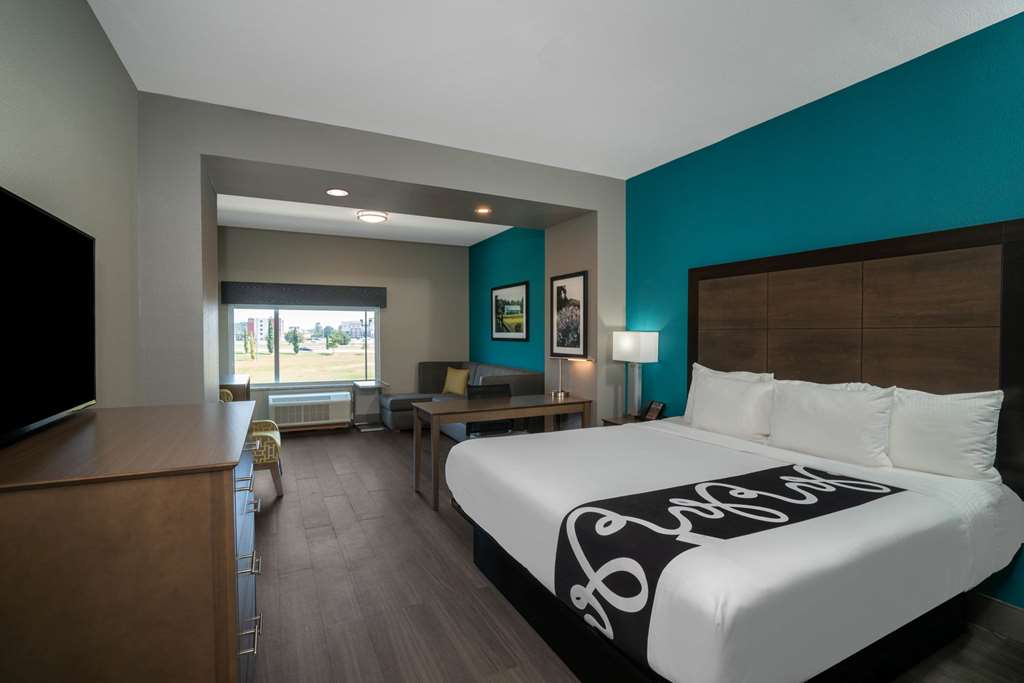 La Quinta Inn & Suites by Wyndham West Memphis - photo 14