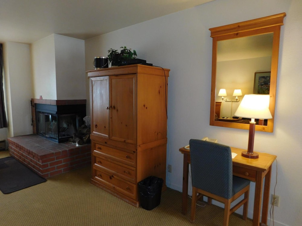 Pacific Gardens Inn - photo 34