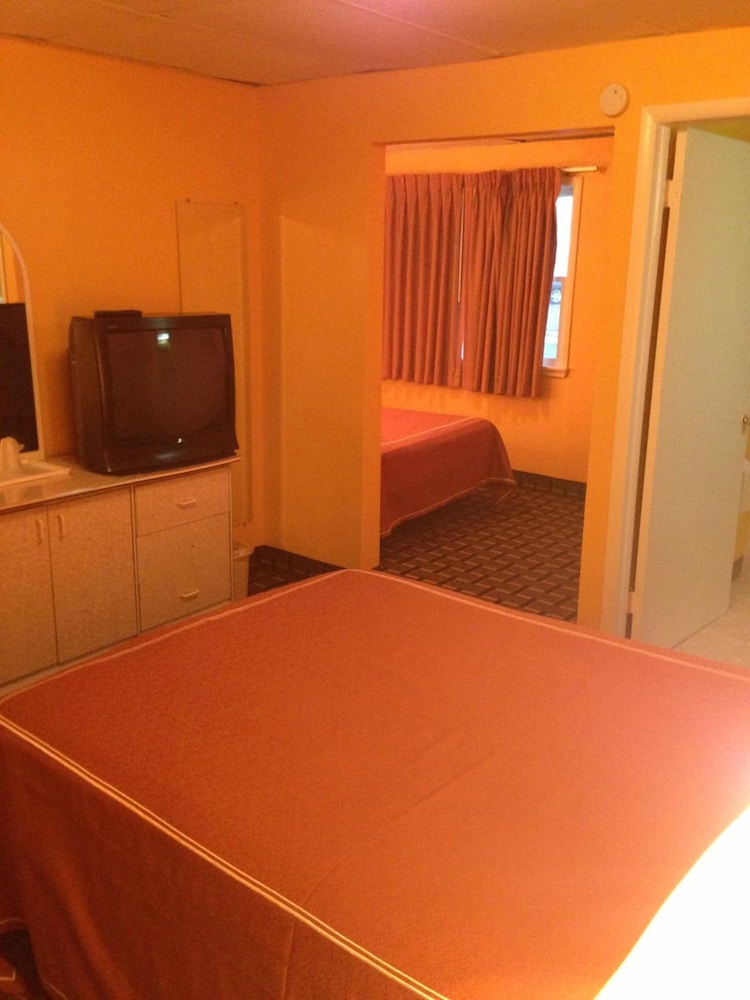 Red Carpet Inn Niagara Falls - photo 17