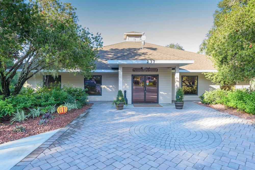 Sun Retreats Crystal River - carbon neutral hotel in Crystal River